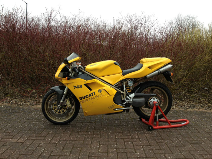 1999 Ducati 748 2