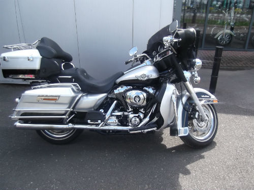 2003 Harley Davidson FLHTCUI 1