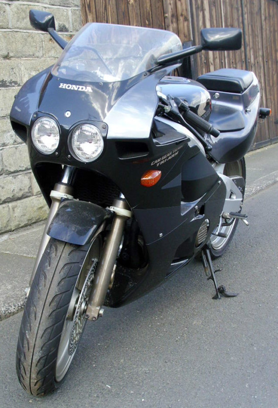 1988 honda cbr 400 rr nc23 baby blade front