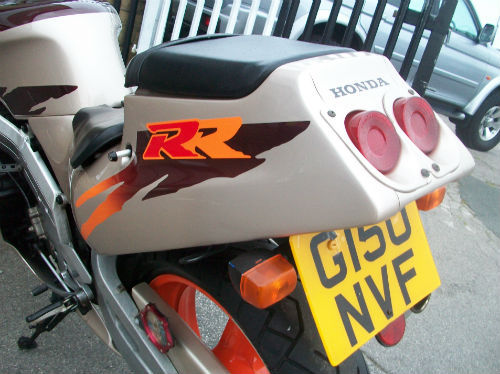 1989 honda cbr 400 rr nc23 baby blade back closeup