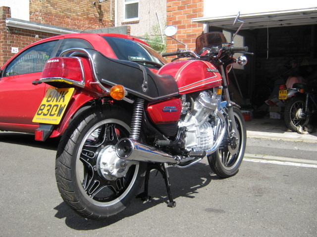 1981 honda red cx 500 4