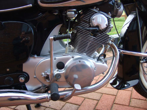 1964 B Honda C77 305 Dream Engine