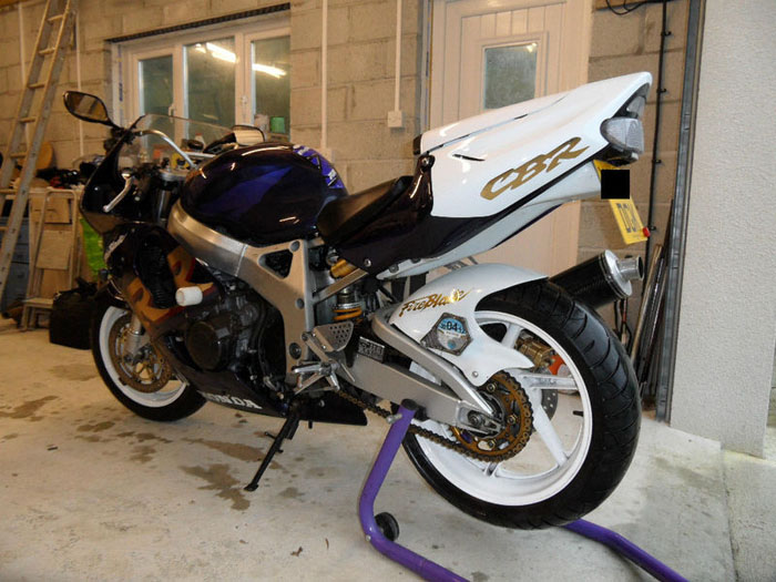 1999 honda cbr fireblade 900 rr x 2