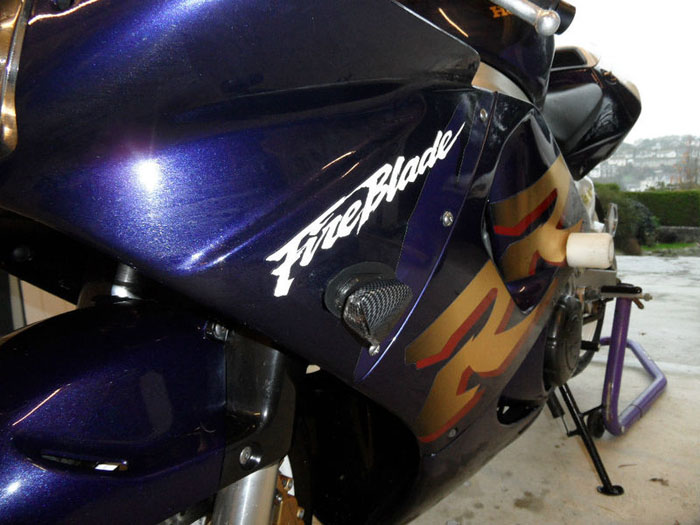 1999 honda cbr fireblade 900 rr x paintwork closeup