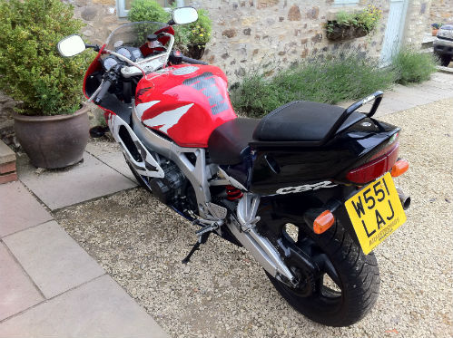 2000 honda fireblade cbr900rr back