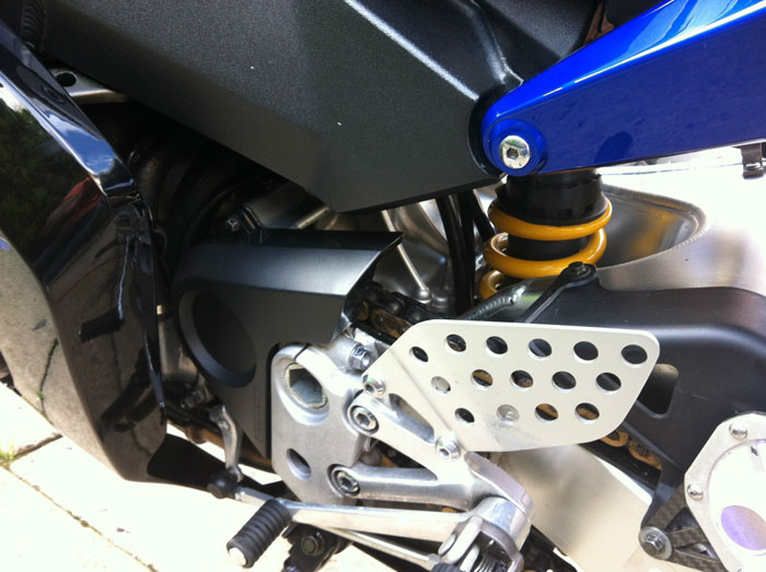 2003 Honda Fireblade CBR 954 RR-3 Closeup Shock
