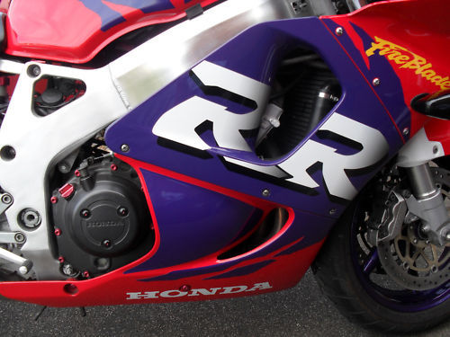 1998 honda fireblade cbr900rr closeup