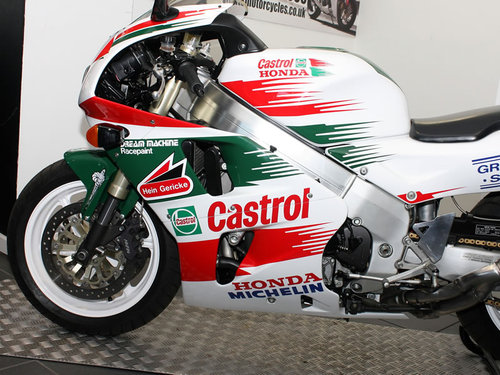 1995 Honda RVF750R RC45 Closeup