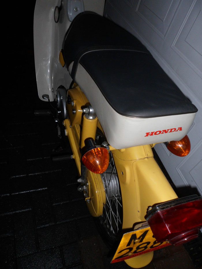 1976 Honda C70 Seat
