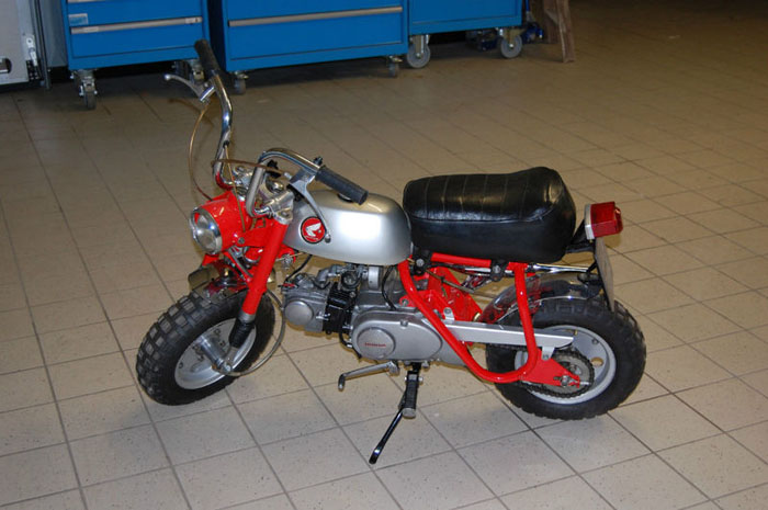 1970 agostini signed honda z50 monkey bike 3