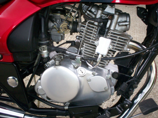 2001 Kawasaki Eliminator BN125-A3 Red Engine