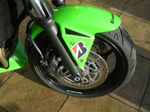 2005 kawasaki zr 750 j6f motorcycle streetfighter front wheel