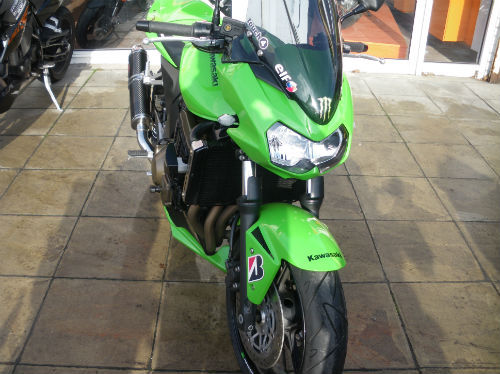 2005 kawasaki zr 750 j6f motorcycle streetfighter front