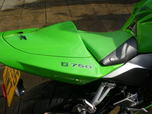 2005 kawasaki zr 750 j6f motorcycle streetfighter seat