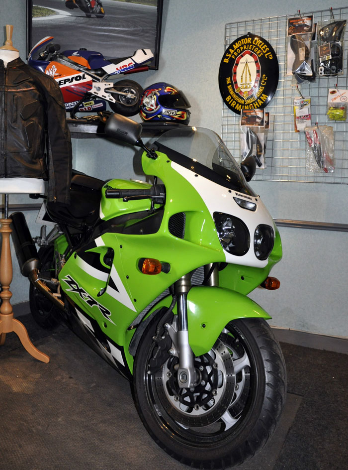 2002 Kawasaki ZX7R Z750 P7 Front