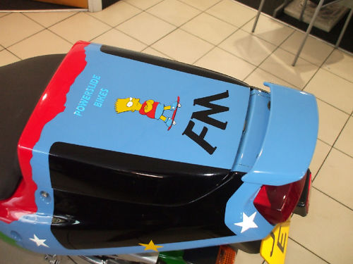 1992 kawasaki zxr 750 j1 benetton colours back closeup