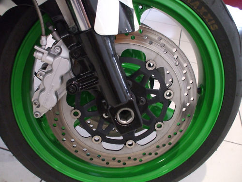 1992 kawasaki zxr 750 j1 benetton colours front wheel
