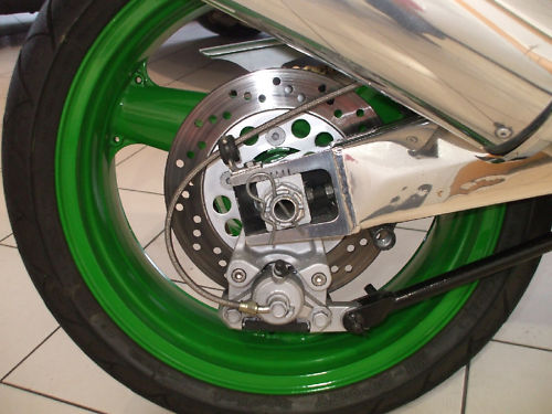 1992 kawasaki zxr 750 j1 benetton colours rear wheel