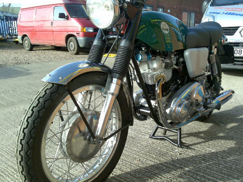 1968 norton 750 commando classic fastback front