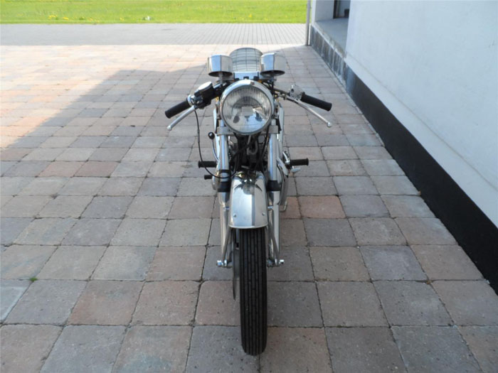 1972 Norton Commando 750 Front