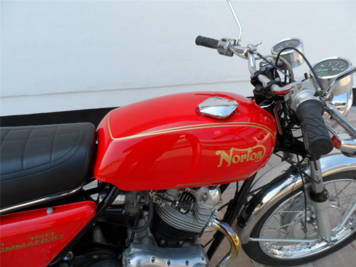 1970 Norton Commando 750 Roadster Tank