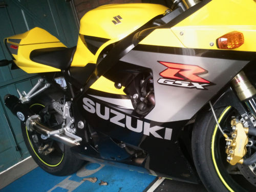 2005 suzuki gsxr 750 k5 paintwork closeup
