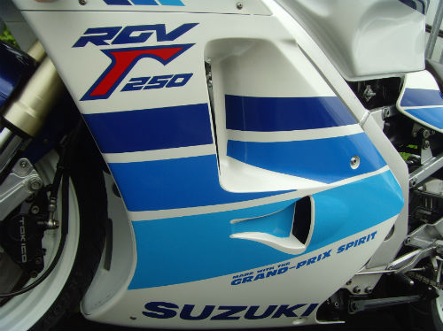 1993 suzuki rgv 250 paint closeup
