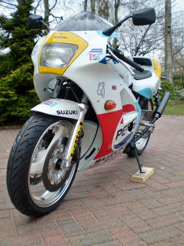1989 suzuki rgv 250 vj21 pepsi model front