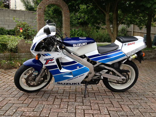 1992 Suzuki RGV250M 3