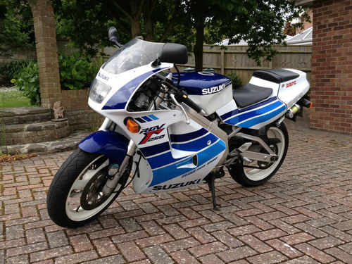 1992 Suzuki RGV250M 4