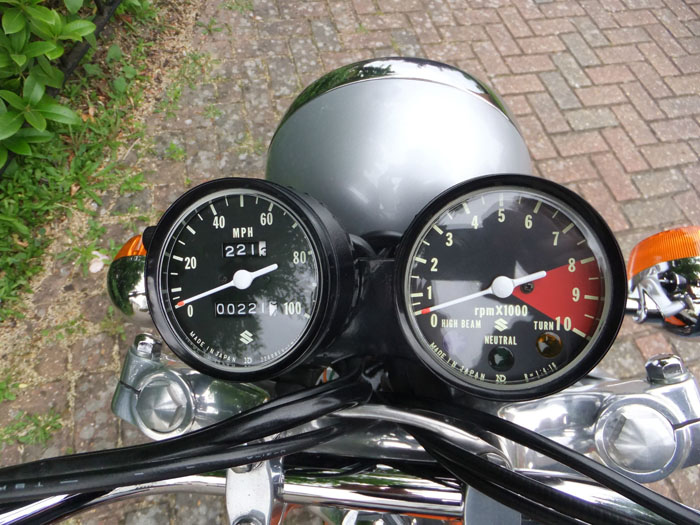 1976 Suzuki RV 125 Gauges