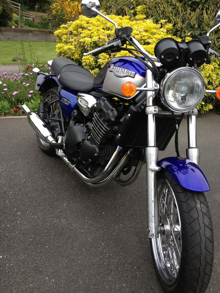 2001 Triumph Legend TT Front