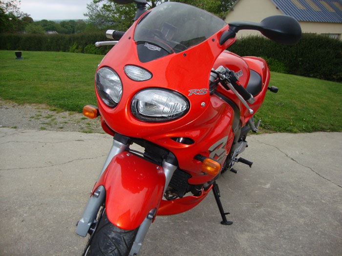 2002 Triumph 955i Sprint RS Front