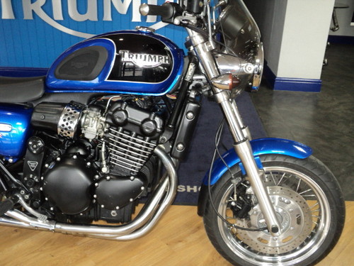 1998 triumph thunderbird sport blue front wheel