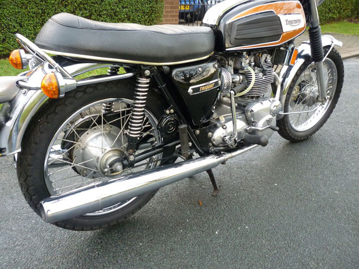 1974 triumph trident 750cc black gold 3