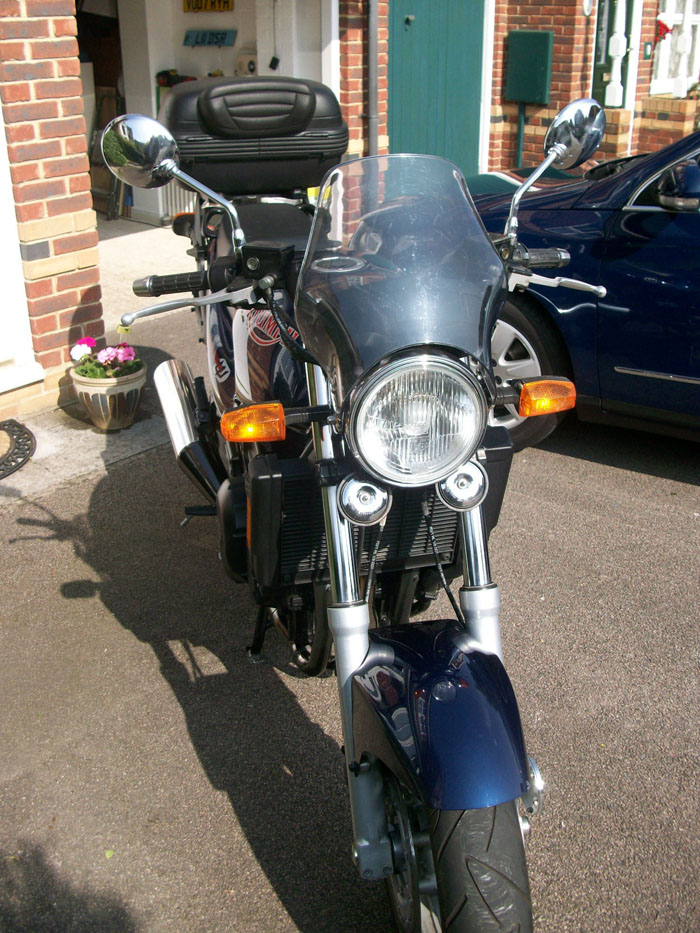 1998 Triumph Trident 750 Front