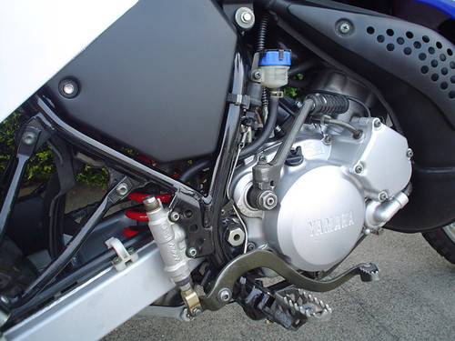 2002 Yamaha DT125R Blue Engine