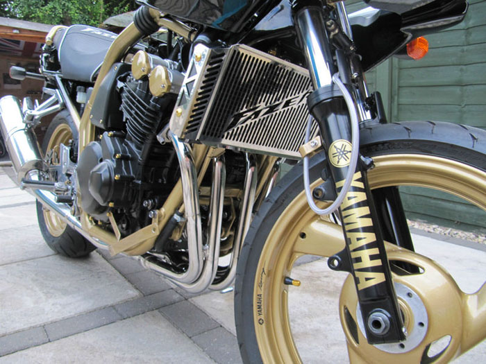 1999 yamaha 600 fazer closeup