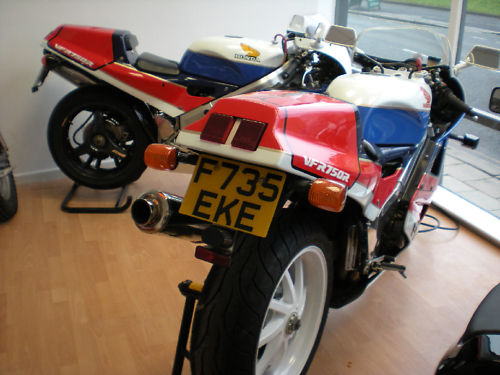 yamaha fzr1000 back