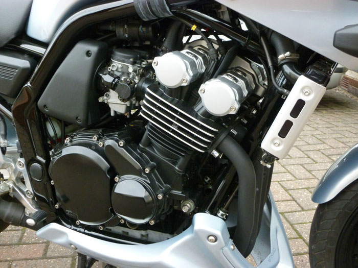 2003 Yamaha FZS 600 Fazer Silver Engine