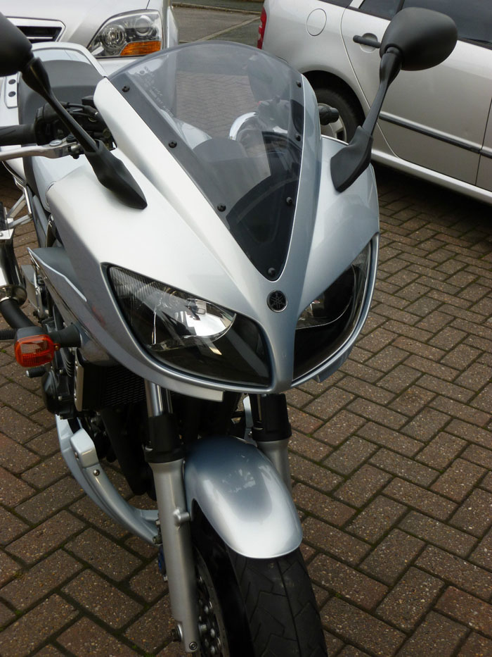 2003 Yamaha FZS 600 Fazer Silver Front