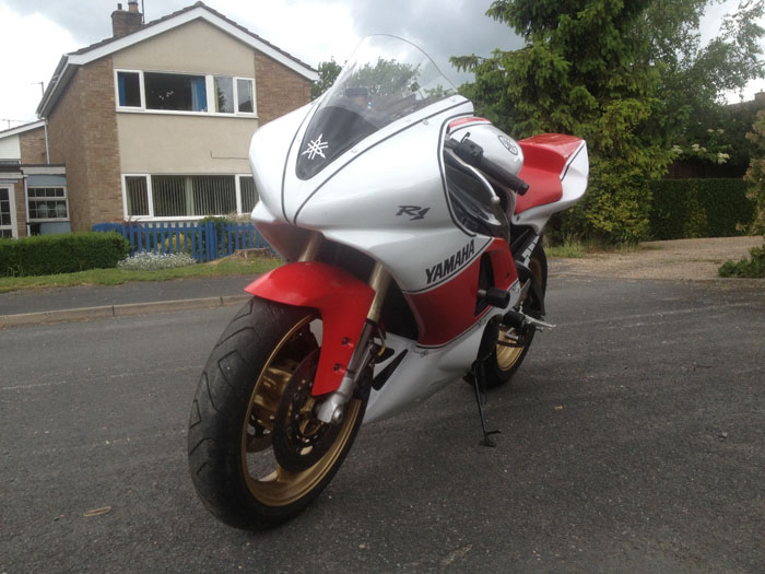 1999 Yamaha R1 Front