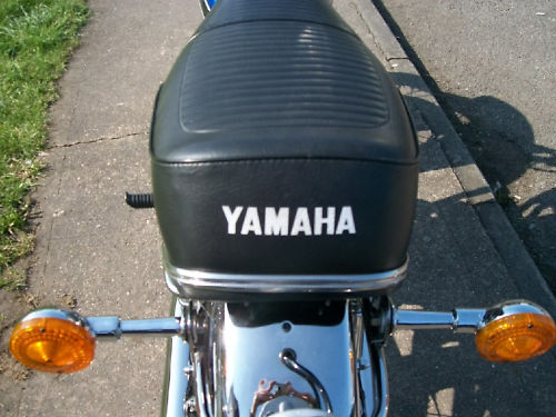 1975 yamaha rd250 seat