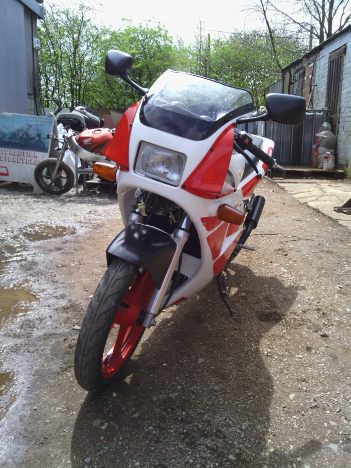 1992 Yamaha TZR 250 Front