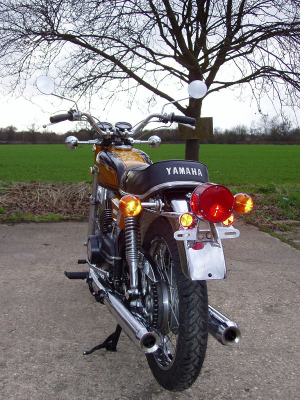 1972 yamaha yds7 back