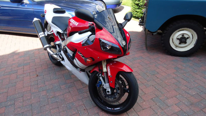 1999 yamaha yzf-r1 white 3