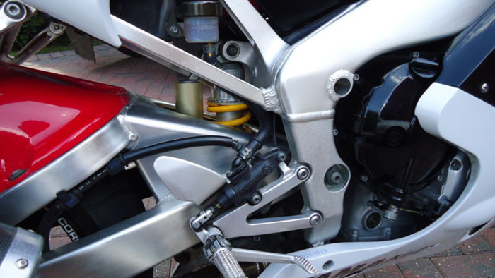 1999 yamaha yzf-r1 white suspension