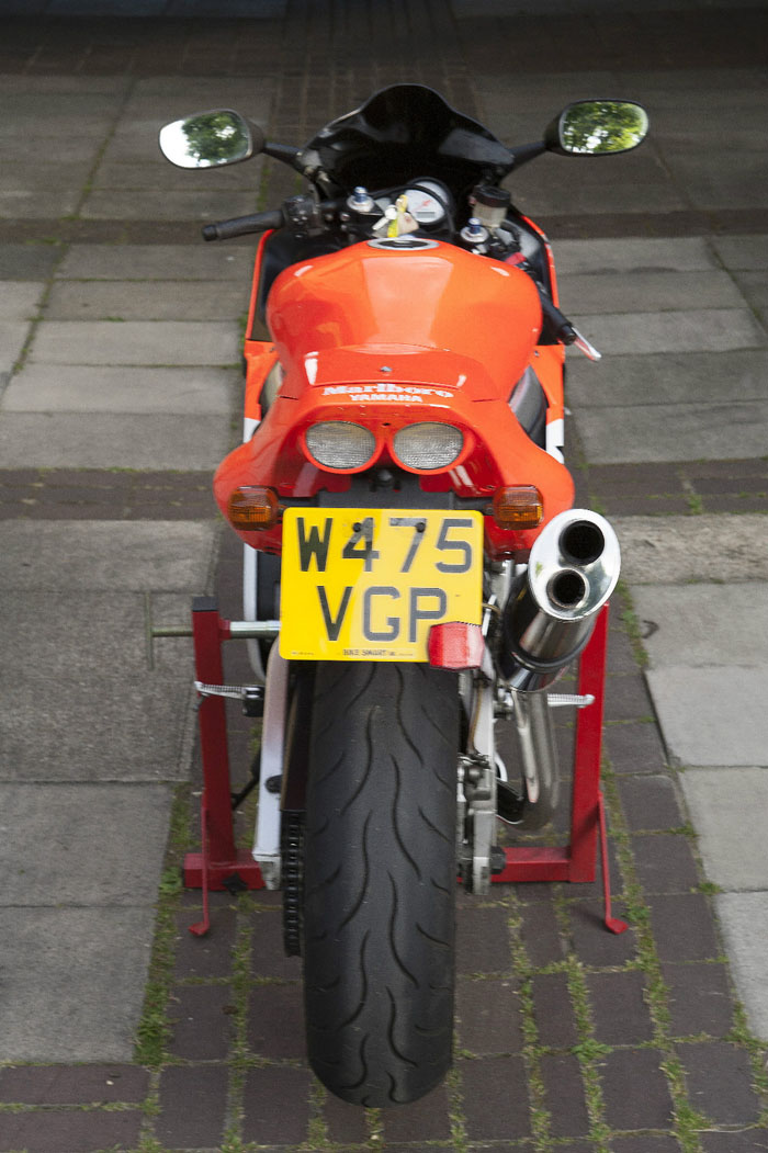 2000 Yamaha R6 YZF Stunning Malboro Race Colours Back