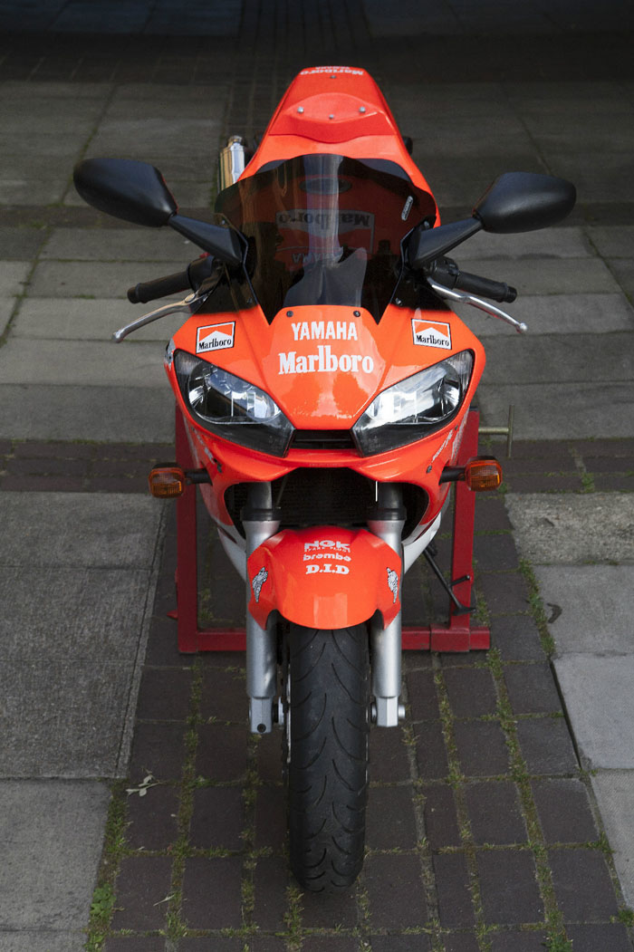 2000 Yamaha R6 YZF Stunning Malboro Race Colours Front